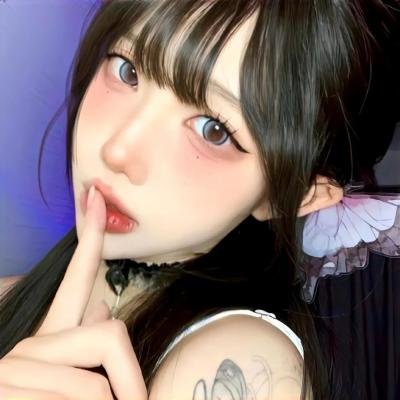 她爱